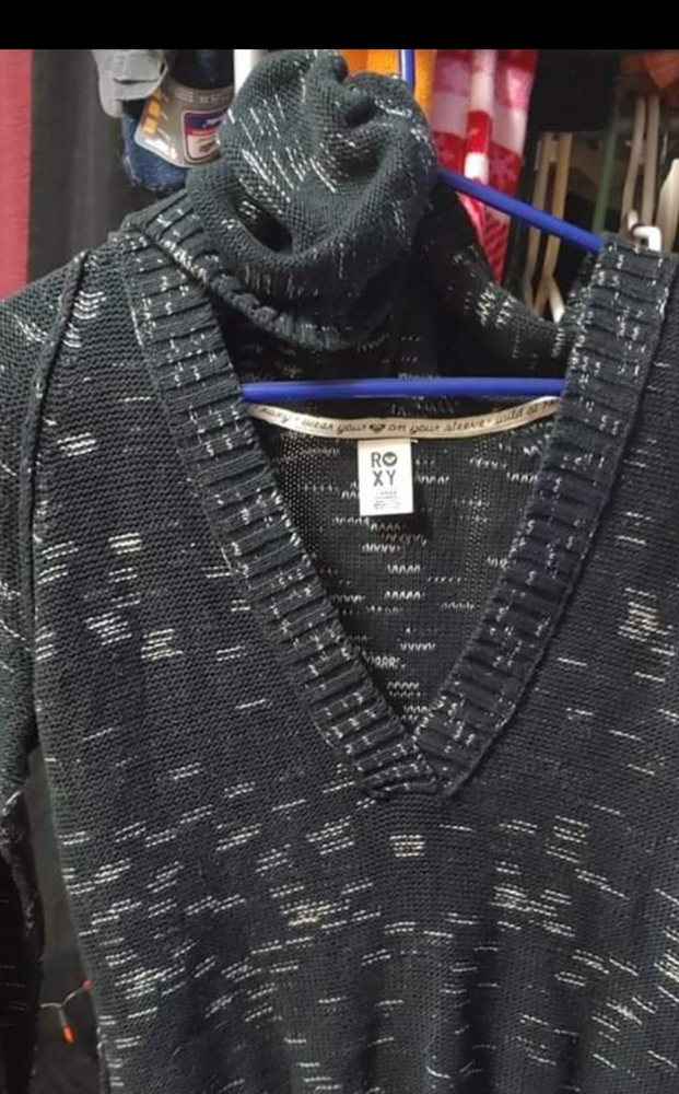 Roxy sweater size large